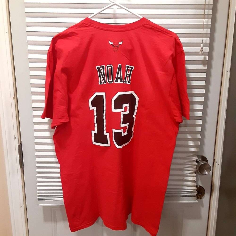 Chicago bulls short Sleeve tshirt. Size medium - Picture 8 of 10
